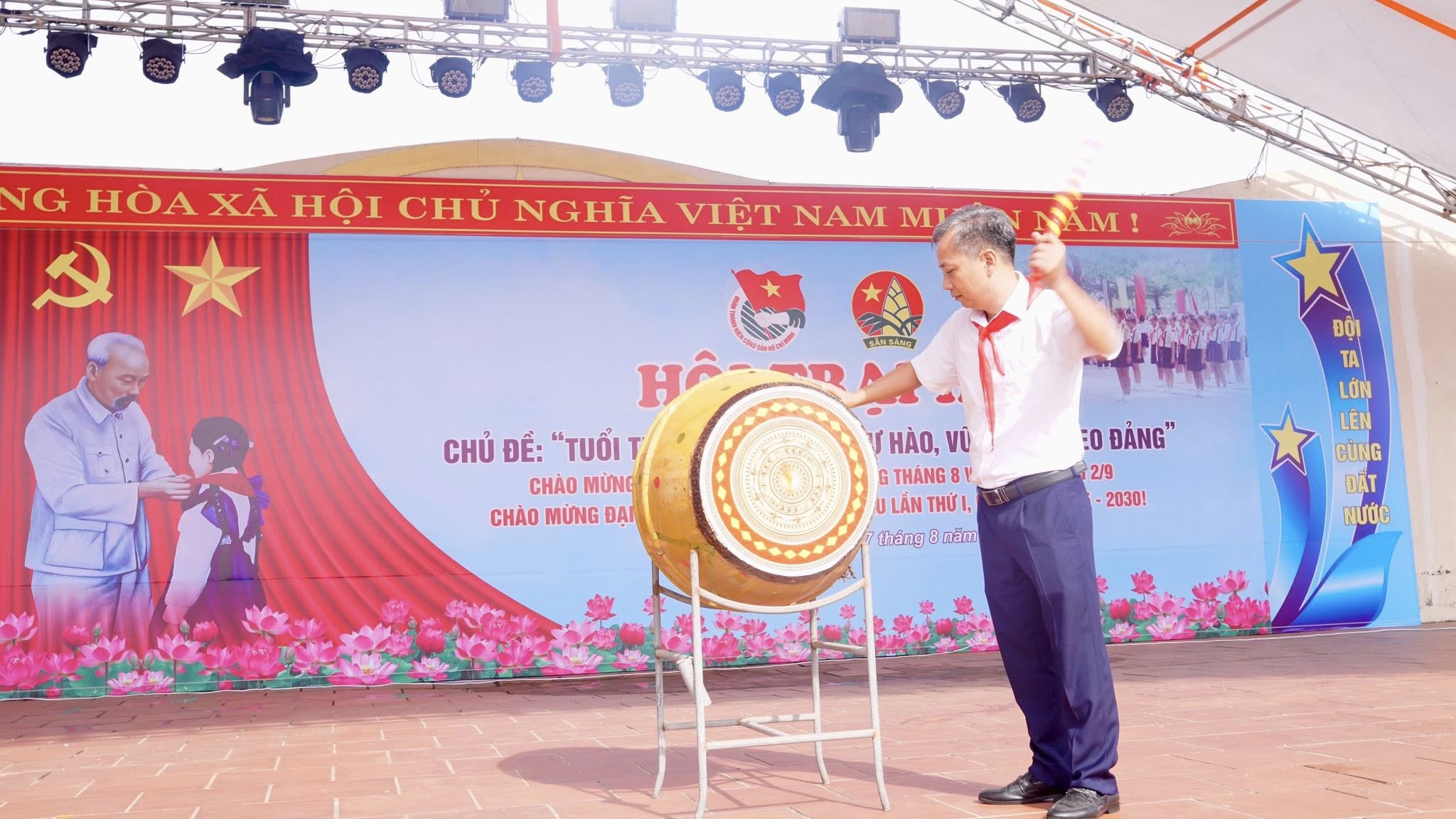 Anh-tin-bai